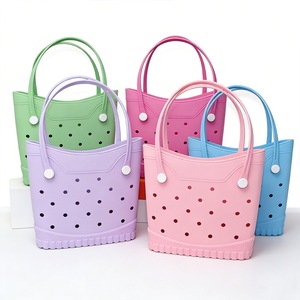 Bolso tote rosa de EVA con diseño hueco y decoración de botones, impermeable, moderno, para compras en todas las estaciones. - Product Image 2