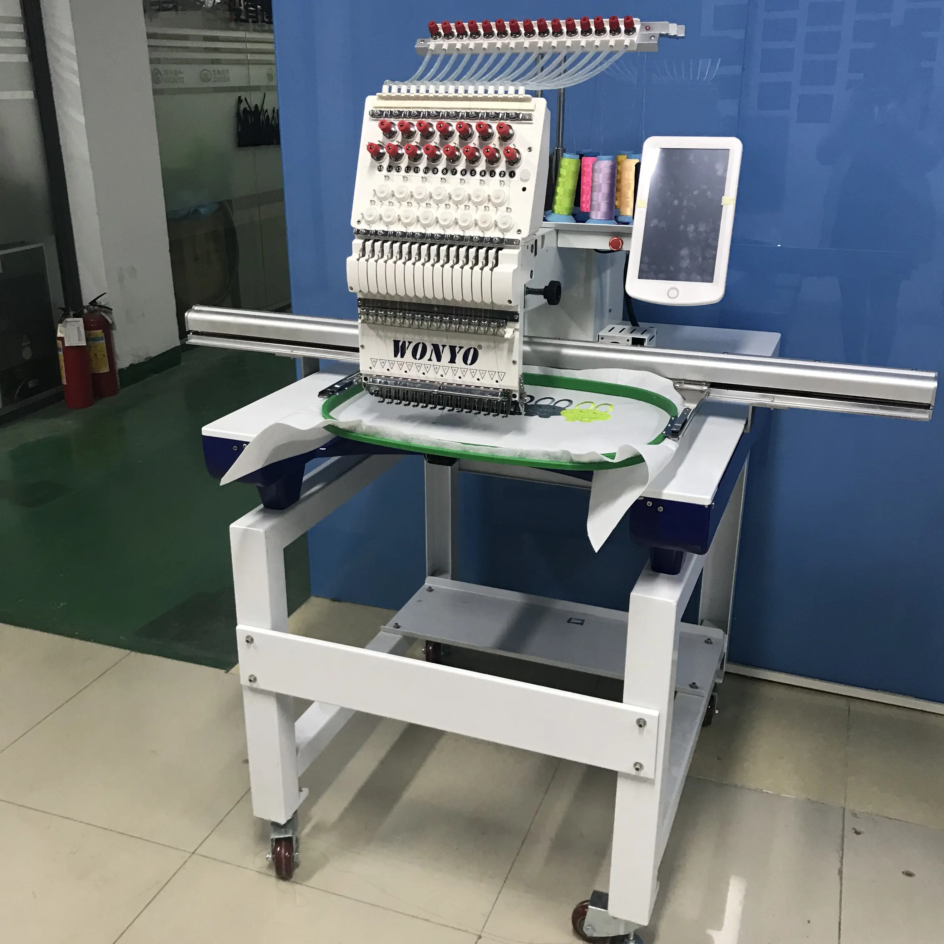 Commerciële Borduurmachine Met Grote Touch Screen En Borduurwerk Maat, Fabriek In China
