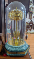 Horloge automatique de cheminée en marbre vert rond, style français vintage, dôme ovale, design méduse en laiton doré 24 carats, mécanisme en laiton