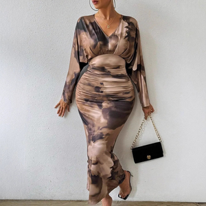 Vestido midi entallado con estampado y cuello en V, manga murciélago, cintura fruncida, ajuste ceñido, informal, para fiesta, tejido - Product Image 2