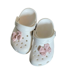 Breloques de chaussures nœud rose <span class=keywords><strong>pour</strong></span> sabots, décorations mignonnes en résine en forme de nœud <span class=keywords><strong>pour</strong></span> sabots, <span class=keywords><strong>Jibbitz</strong></span> détachables <span class=keywords><strong>pour</strong></span> enfants et filles, accessoires de chaussures adorables - Product Image 3