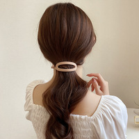 Clip à cheveux en résine mate simple, design horizontal, pour l'arrière de la tête, pour femmes, élégant, torsadé, tendance, fait à la main, style coréen