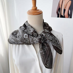 别致方形围巾 天然纤维质感 易护理 涤纶复古图案方形围巾 哑光柔软围脖 68*68cm ODM/OEM - Product Image 4