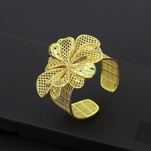 Juego de Joyería Hip Hop para Mujer JXX, Chapado en Oro, Collar, Pendientes, Brazalete y Anillo de Latón para Fiestas, Compromisos y Bodas - Product Image 2