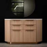 Station de coiffure de luxe sur mesure avec miroir double face arqué ovale incurvé et éclairage LED, avec table intégrée