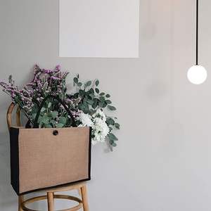 Sacs fourre-tout en jute de marque noirs avec poignées en corde et fermeture à boutons, recyclés, pour femmes, pour la plage, le shopping et les courses - Product Image 5