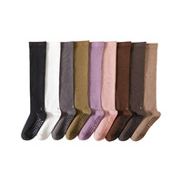 Chaussettes de yoga et de pilates mi-mollet sans couture de haute qualité pour femmes, en coton, antidérapantes, avec logo personnalisé