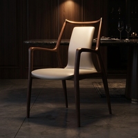 Chaise de salle à manger italienne de luxe légère en noyer traditionnel avec accoudoirs, revêtement en cuir souple, chaise d'appoint design pour la maison et le restaurant