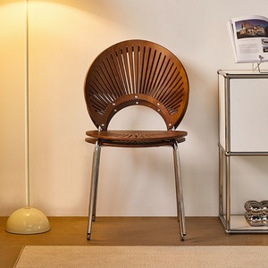 Chaise de salle à manger nordique en bois massif avec dossier pour adultes - Product Image 1