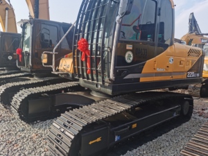 Excavatrices Hyundai 220lc-9s d'occasion de haute qualité, 22 tonnes, hydrauliques, sur chenilles, avec accessoire de pince OEM et godet d'excavatrice - Product Image 4