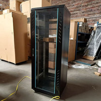 Rack de serveur 37U 19 pouces conforme à la norme ANSI/EIA RS-310-D pour centre de données, avec portes en maille à haute perforation de 75 %, en stock