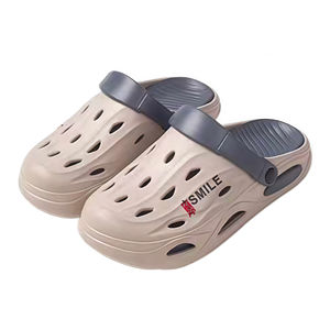 Sabots fermés pour hommes en EVA perforé – Imperméables, respirants, légers, séchage rapide, antidérapants, écologiques et tendance - Product Image 1