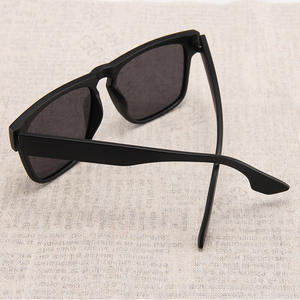 Nouvelles lunettes de soleil polarisées surdimensionnées pour hommes, style transfrontalier, monture carrée, protection UV400, style conduite, monture PC noire, verres TAC - Product Image 1