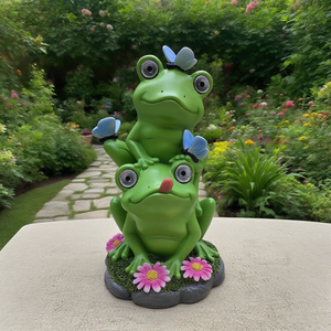 Ranas Verdes Apiladas con Detalles <span class=keywords><strong>de</strong></span> Mariposas, Alimentadas por Energía Solar - Adorno Decorativo para Jardín Resistente a la Intemperie con Ojos Iluminados - Product Image 3