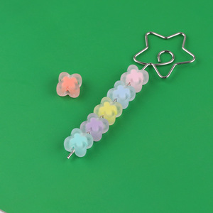 Cuentas de flores acrílicas para hacer pulseras, multicolor, colores aleatorios, resina plástica, suministros para manualidades de joyería DIY - Product Image 1