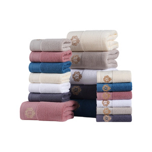 Ensemble de serviettes en coton pur brodé sur mesure, épaissi, absorbant, pour usage hôtelier, couleur unie, rectangulaire, doux pour la peau - Product Image 1