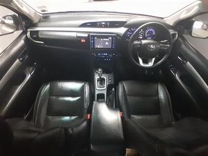 Camioneta Usada <span class=keywords><strong>Toyota</strong></span> <span class=keywords><strong>Hilux</strong></span> 2.8GD-6 Doble Cabina <span class=keywords><strong>4x4</strong></span> Raider Auto Doble Cabina 2.8L I4 Motor Turbo Diésel Automática de 6 Velocidades, Años 2010-2016 - Product Image 5