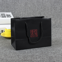 Grands sacs-cadeaux en papier à fond carré pour gâteaux de fleurs kraft de luxe personnalisés, poignées en ruban de coton, surface imprimée en plastique PP recyclable