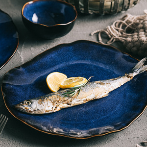 Nouvel ensemble de vaisselle de style japonais abstrait pour dîner occidental 2025, forme irrégulière, bord bleu doré, en céramique et porcelaine, écologique, pour fêtes - Product Image 4