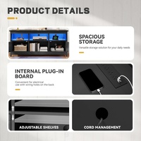 Mueble para TV Negro para Sala de Estar, Centro de Entretenimiento con Gabinetes de Almacenamiento, Tomacorriente y Luz LED, Consola para TV con Puertas Corredizas
