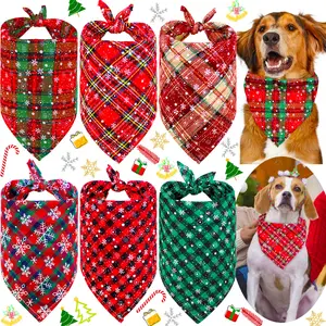 Venta al por mayor de decoración de Navidad mascota algodón impreso rojo Plaid triángulo perro Collar deporte bufanda Bandana con logotipo personalizado