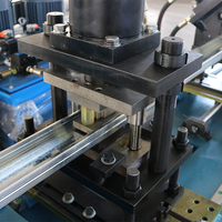 Machine de formage de profilés en C pour charpentes métalliques légères sur mesure