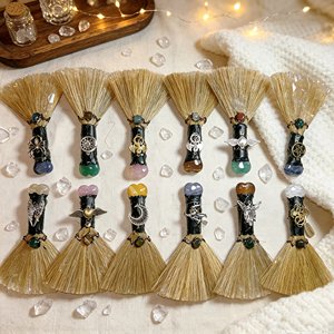 <span class=keywords><strong>Scopa</strong></span> <span class=keywords><strong>da</strong></span> <span class=keywords><strong>Strega</strong></span> in Cristallo Naturale a Forma di Cuore per Altare Wiccan, Rituale di Purificazione, Decorazione e Regalo - Product Image 3