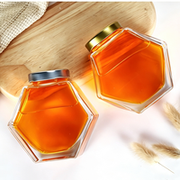 Stoples Madu Kaca Heksagonal Mewah 380ml 500g Bening dengan Tutup Logam Emas, Wadah Penyimpanan Makanan, Stoples Selai Madu