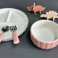 Assiette en céramique de haute qualité à 3 divisions avec couvercle d'aspiration en silicone Assiette en céramique mignonne