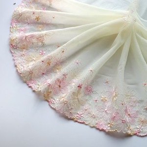 Raffinata Applicazione in <span class=keywords><strong>Pizzo</strong></span> Floreale a Rete in Oro Giallo con Motivo a Foglie in Tulle per Abiti da Sposa, Scarpe, Borse e Accessori - Product Image 4