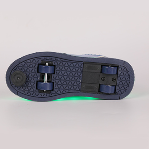 Chaussures à roulettes légères et tendance avec lumières, patins à roulettes durables et respirants pour adultes - Product Image 2