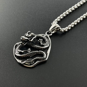 Nouveau produit punk : Bijoux en acier titane, pendentif dragon vintage personnalisé, acier inoxydable classique et créatif - Product Image 1