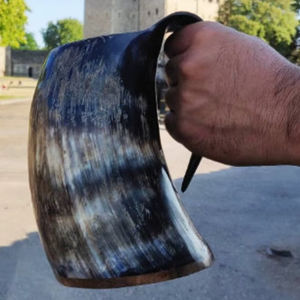 Corne à boire viking de haute qualité avec support, sculptée à la main, style animal, artisanat naturel pour mariage ou décoration intérieure - Product Image 1