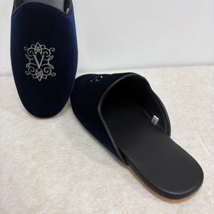 Chaussons d'hôtel personnalisés en velours brodé avec logo, 5 étoiles, pour femmes et hommes, en cuir véritable souple, silencieux, fabriqués en usine - Product Image 6