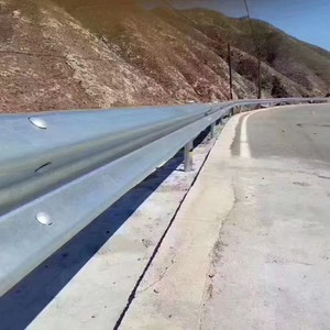 Barrera de Acero Galvanizado en Caliente Shunyi Corrugated Guardrail 450*80 para Carreteras Rurales y Autopistas - Product Image 4