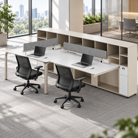 Poste de travail modulaire moderne avec écran de confidentialité, armoire de rangement haute, étagères ouvertes et accès aux câbles pour bureaux