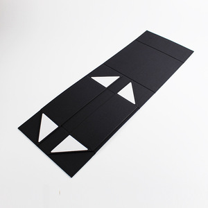 Emballage de luxe personnalisé de boîte-cadeau doublé en satin noir magnétique avec intérieur en satin - Product Image 4