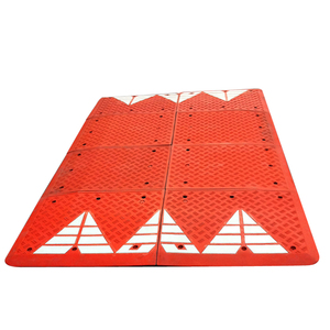 แผ่นยางชะลอความเร็วคุณภาพสูงสีแดงสำหรับจราจรและถนน - Product Image 3