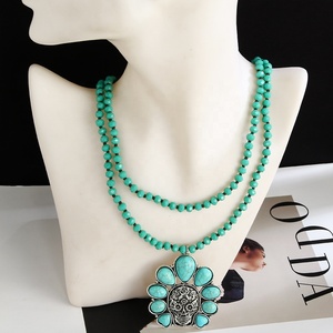 Großhandel Mode Damen Boho-Schmuck 2-Lagige Kristallglas-Halskette Totenkopf-Blumen-Türkis-Anhänger Kurze Halsketten - Product Image 2