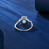 Fabricant de bagues personnalisées Bague Moissanite à quatre griffes en forme d'oeuf en argent sterling S925 Bague de fiançailles de luxe 2CT