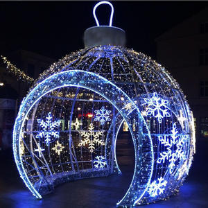 Grande lampe à motif de boule de Noël LED IP65 pour extérieur, pour entrée de parc et aménagement de scène de festival - Product Image 1
