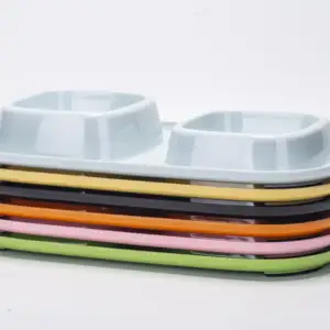 新款最新设计的宠物食品狗碗喂食器，配有优质不锈钢碗