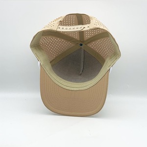 Gorra de 5 Paneles Impermeable con Orificios Cortados a Láser de Alta Calidad al por Mayor para Hombre, con Parche de Goma y Logotipo, Ideal para Correr y Golf - Product Image 4