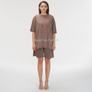 Ensemble de vêtements de sport pour femmes 2025, style streetwear, t-shirt et short en jean délavé avec strass - Product Image 1