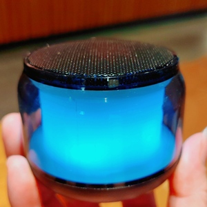 Altavoz Inalámbrico con Sonido Potente para Cine en Casa y Fiestas, Apto para Exteriores, Iluminación LED RGB, Micrófono Integrado - Product Image 3