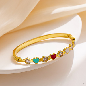 Bracelet en acier inoxydable de luxe incrusté de zircon, assorti à tout, avec émail époxy doré 18 carats et bracelet en titane motif amour - Product Image 5