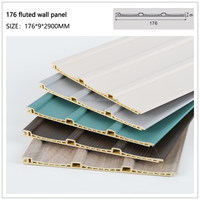 Usine Foshan Panneau de plafond en bois composite Plafond mural au design moderne Grain de bois WPC cannelé insonorisé Appartement classique