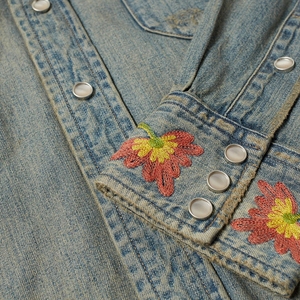 <span class=keywords><strong>Camicie</strong></span> in <span class=keywords><strong>Denim</strong></span> Floreale 100% Cotone con Ricamo Personalizzato, Due Tasche e Bottoni per Uomo - Product Image 6