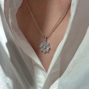 Pendentif en argent pur S925, design de niche, luxe léger, style rétro européen américain, simple, pendentif latéral, zircon artistique - Product Image 3