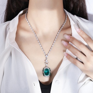 Collier empilable classique et éco-responsable en cuivre avec zircone cubique et diamants baguette pour femme, style polyvalent - Product Image 4